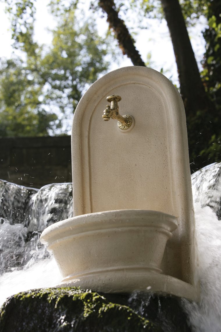 fontaine en pierre pour jardin