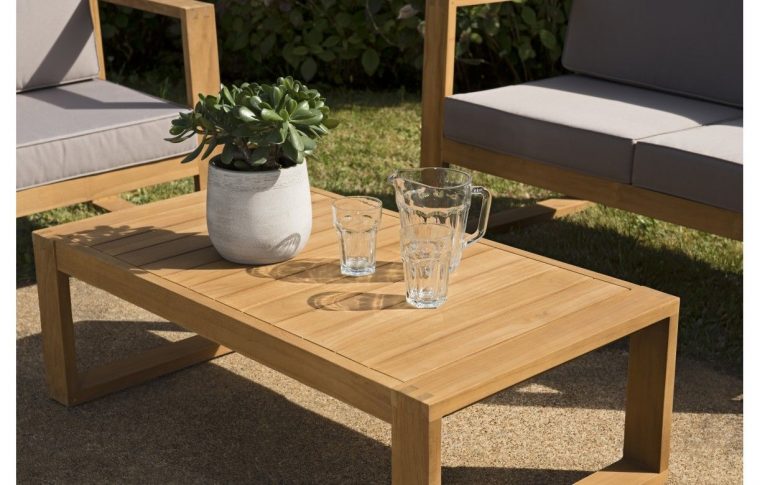 table de salon de jardin en bois