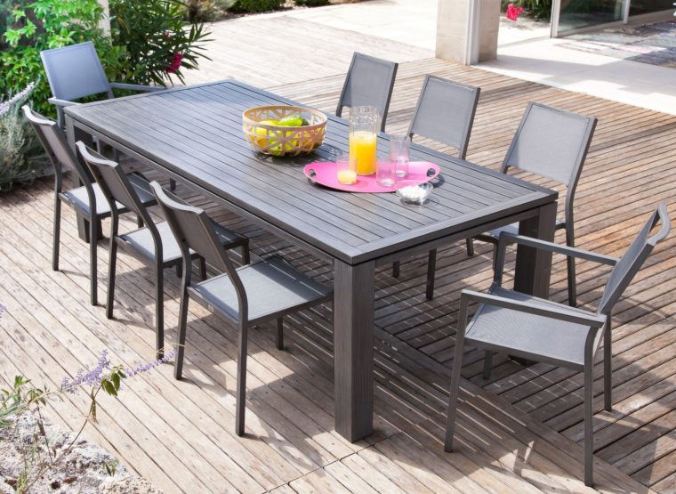 table de jardin avec chaise encastrable