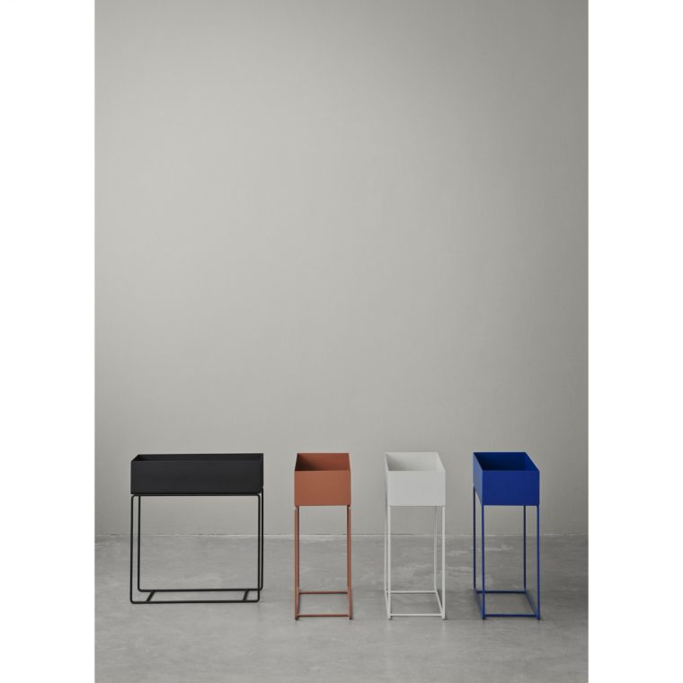 jardiniere metal noir sur pied