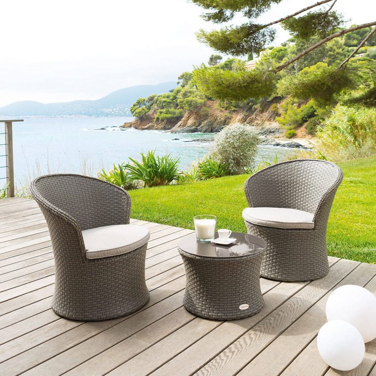 quel salon de jardin peut rester dehors