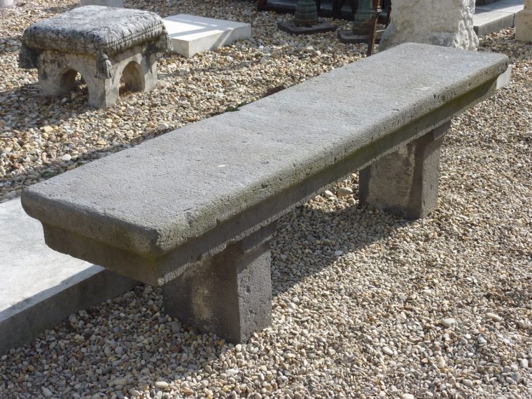 banc de jardin en pierre ancien