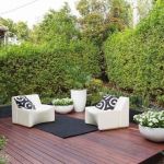 AmÃ©nager Un Petit Jardin Terrasse En Bois Avec Salon De Jardin Et Végétation