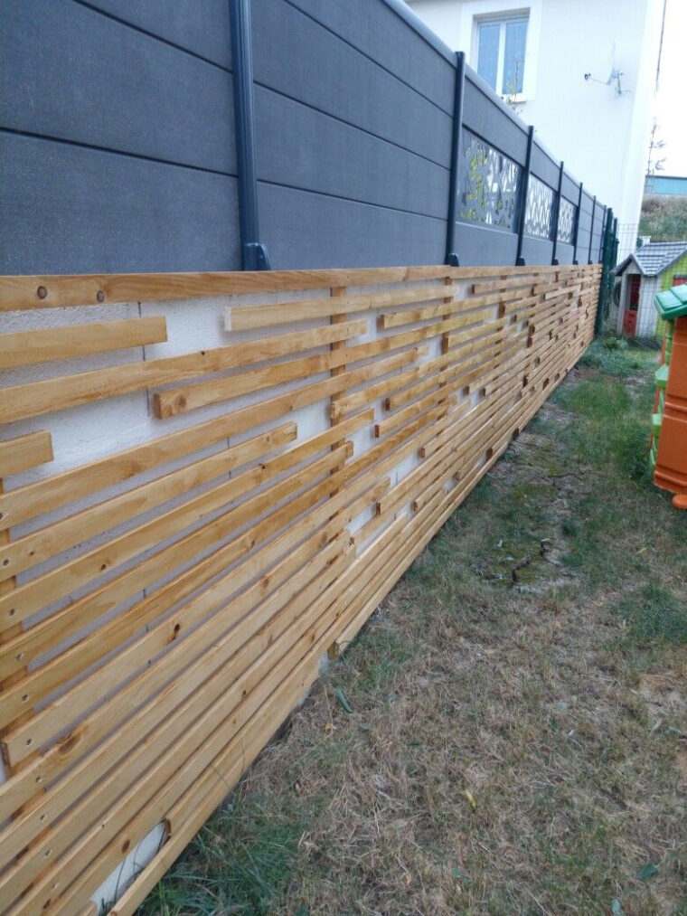 Bois Pour Exterieur Camoufler Un Mur De Parpaings Avec Des Tasseaux De Bois En