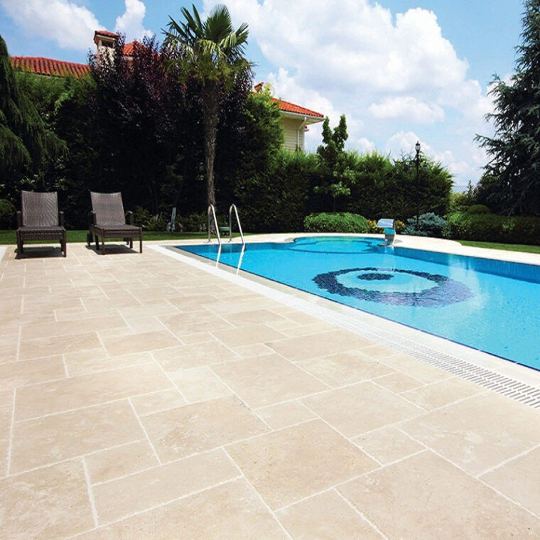 Carrelage Exterieur Piscine Carrelage Silk Antique En Travertin Adoucie Pour Terrasse