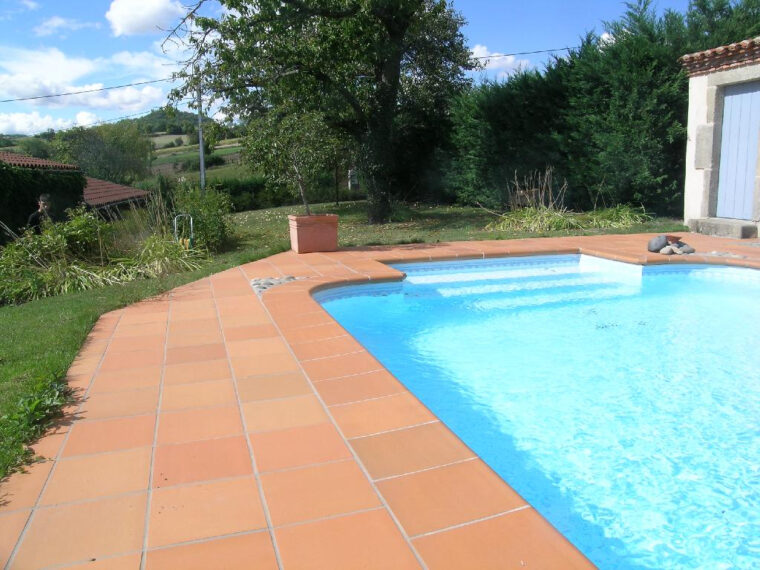 Carrelage Exterieur Piscine Dallages En Terre Cuite Pour La Terrasse D Une Piscine