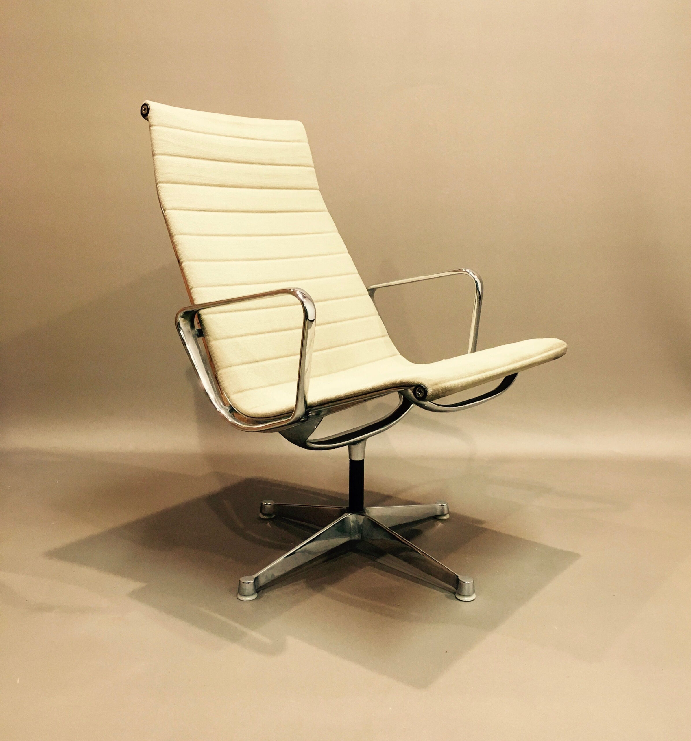 Charles Eames Fauteuil Fauteuil Vintage Charles and Ray Eames Ea116 1970
