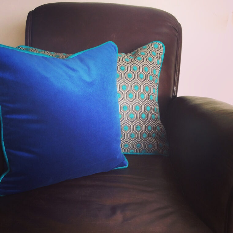Coussin Bleu Turquoise Coussin Velours Entre Chic Et Gaieté