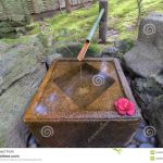 Fontaine Jardin Japonais Fontaine D Eau De Tsukubai Dans Le Jardin Japonais