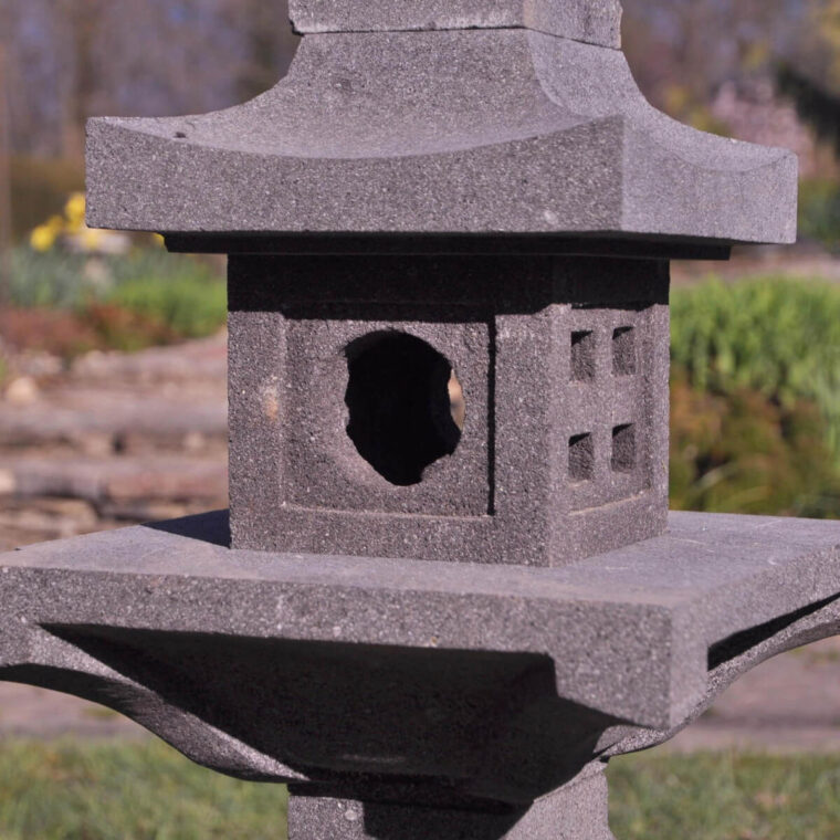 Lanterne Japonaise Jardin Zen Lanterne Japonaise Pagode Zen En Pierre De Lave 105 Cm
