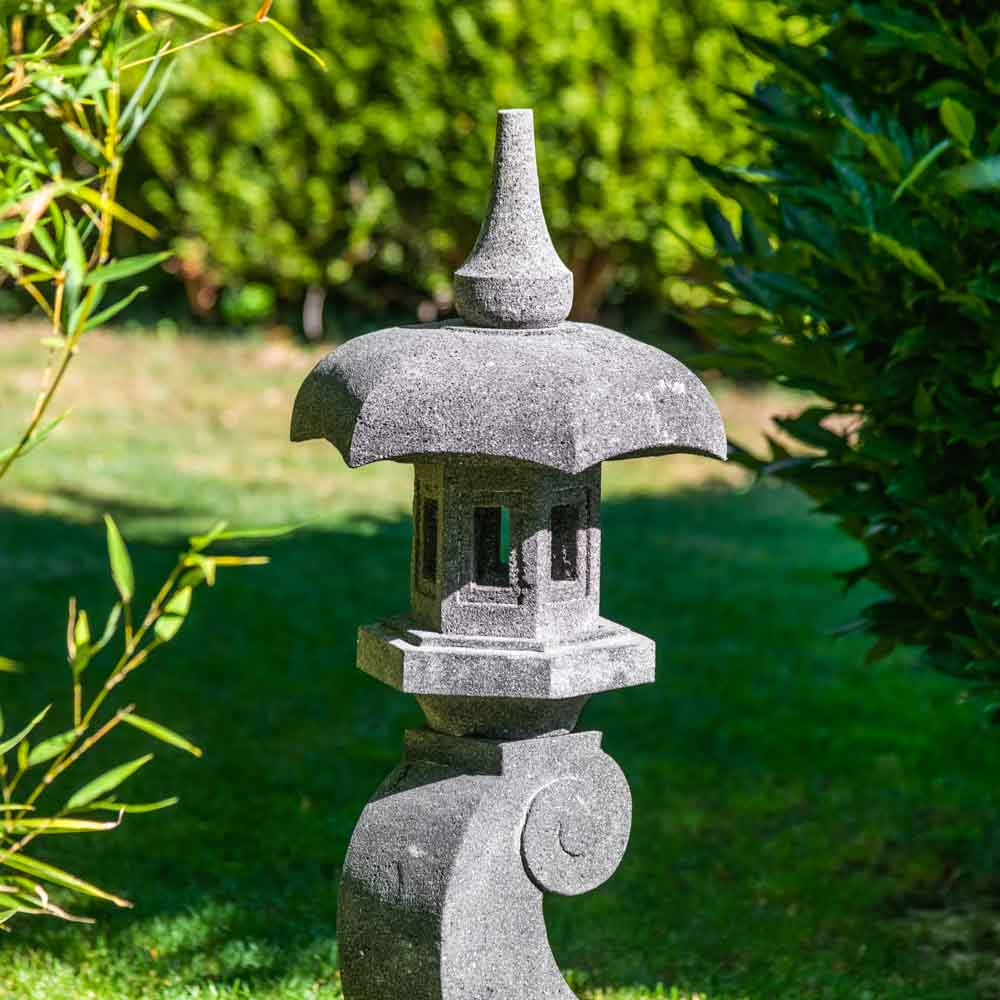 Lanterne Japonaise Jardin Zen Lanterne Japonaise Pagode Zen En Pierre De Lave 90 Cm