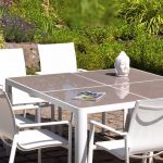 Table De Jardin Avec Chaise Table Et Chaises De Jardin Taupe Et Blanc En Aluminium Et