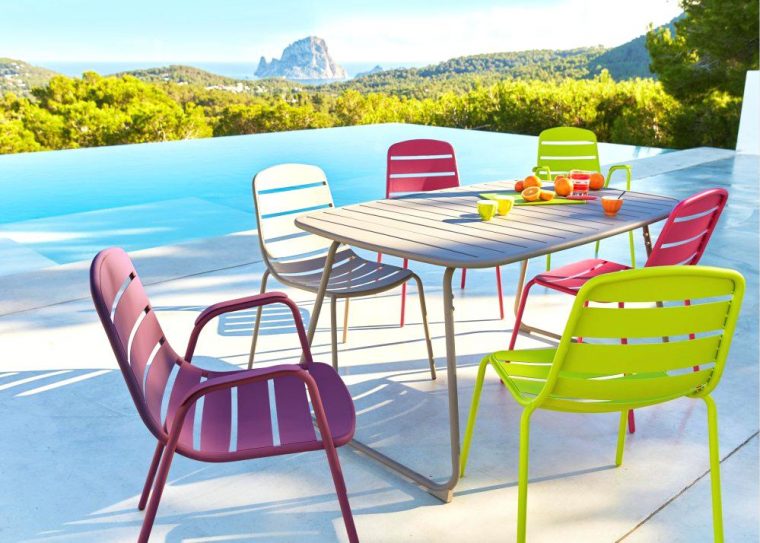 salon de jardin multicolore