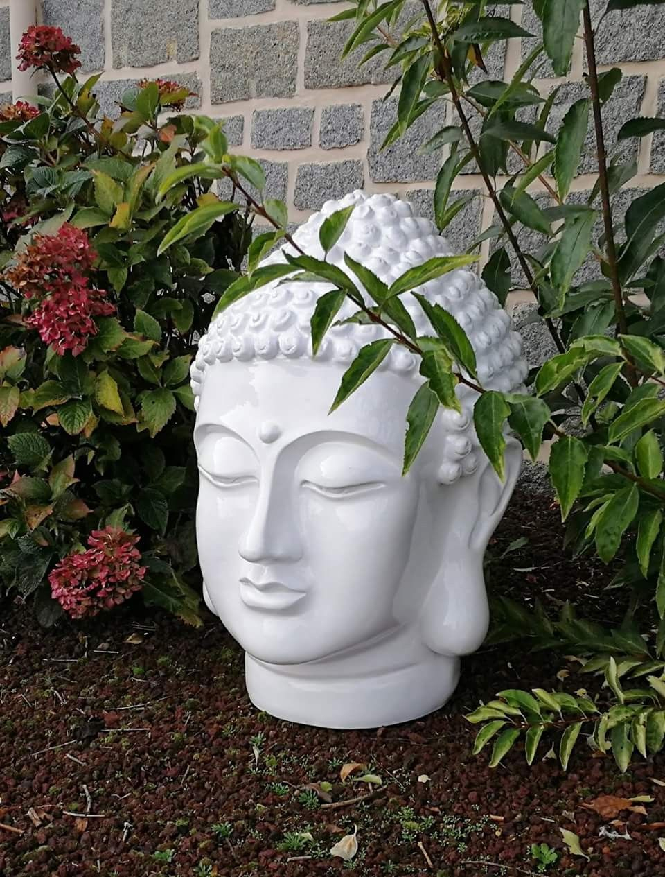 Objet Déco : Tête De Bouddha Blanche En Polyrésine Pour ... encequiconcerne Objets Decoration Jardin Exterieur
