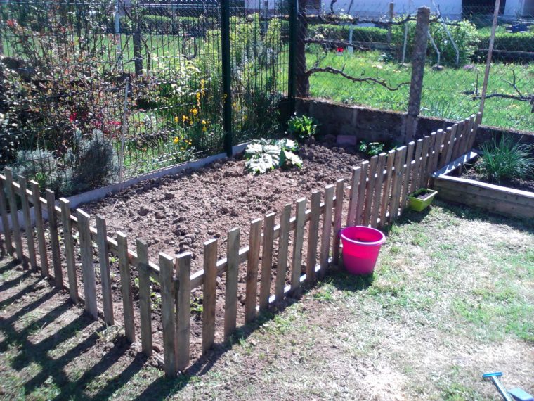 Un Peu De Tout .... intérieur Petite Barriere Jardin