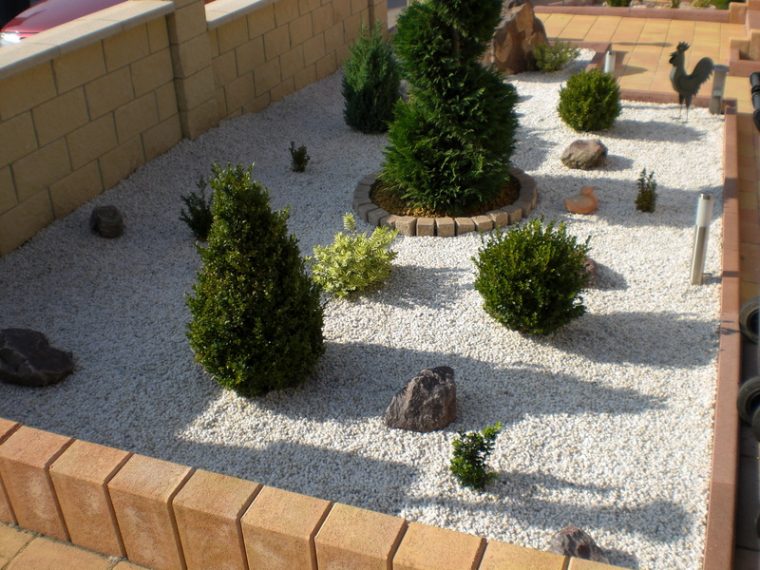 idee deco jardin avec cailloux