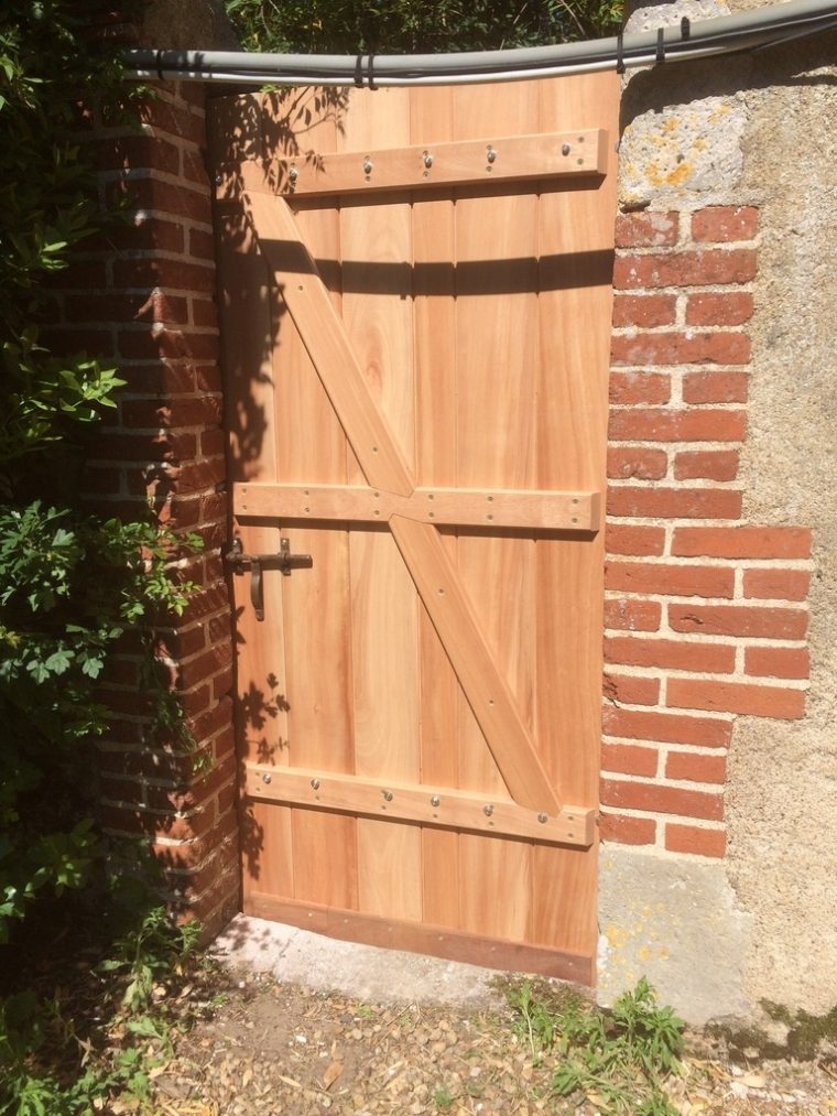 porte jardin en bois