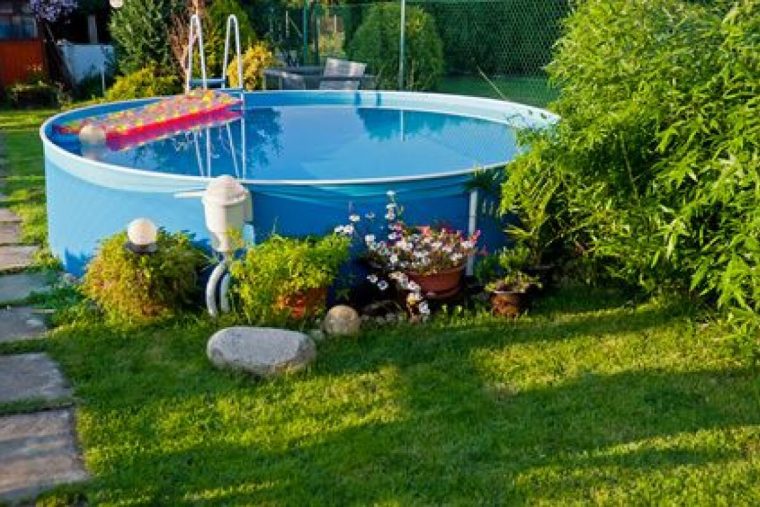 installer une piscine hors sol dans son jardin