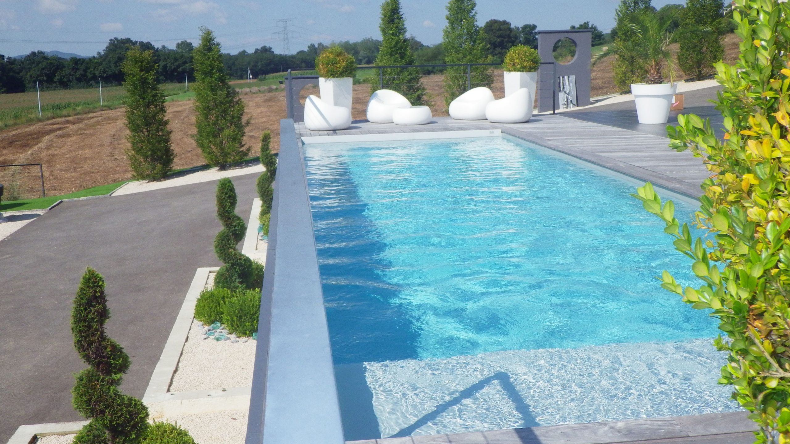 Aménagement D'un Terrain Sur Pente Pour Une Piscine ... intérieur Amenagement Piscine En Pente