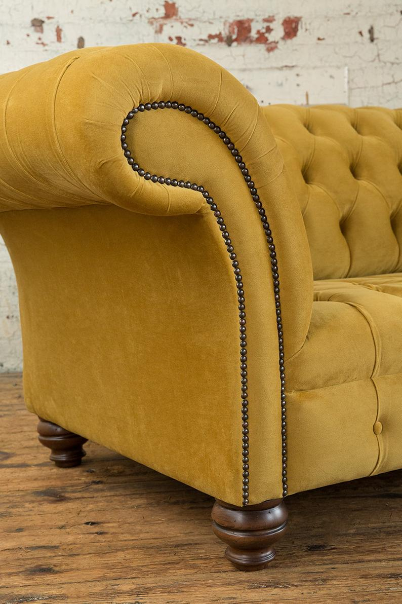 British Handmade Mustard Velvet 3 Seater Chesterfield Sofa serapportantà Canap Chesterfield En Cuir En Vente En Argent Canadien