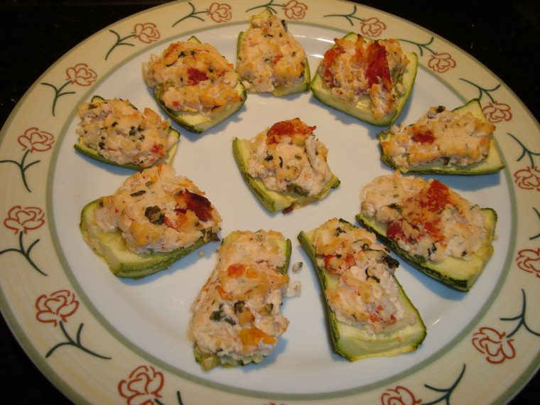 Canapés De Abobrinha Com Ricota E Tomate Seco | Andréia ... dedans Canapé Andreia