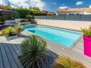 Coin Piscine Design. Terrasse Bois, Grand Pots Roses. Bains ... encequiconcerne Amenagement Piscine Bois