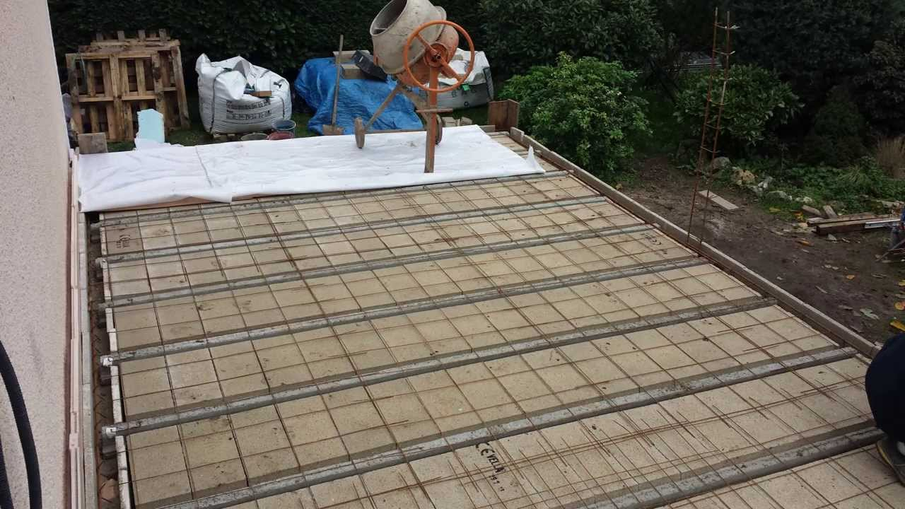 Comment Réaliser Une Fondation Et Une Terrasse En Béton Armé. intérieur Fabriquer Une Terrasse