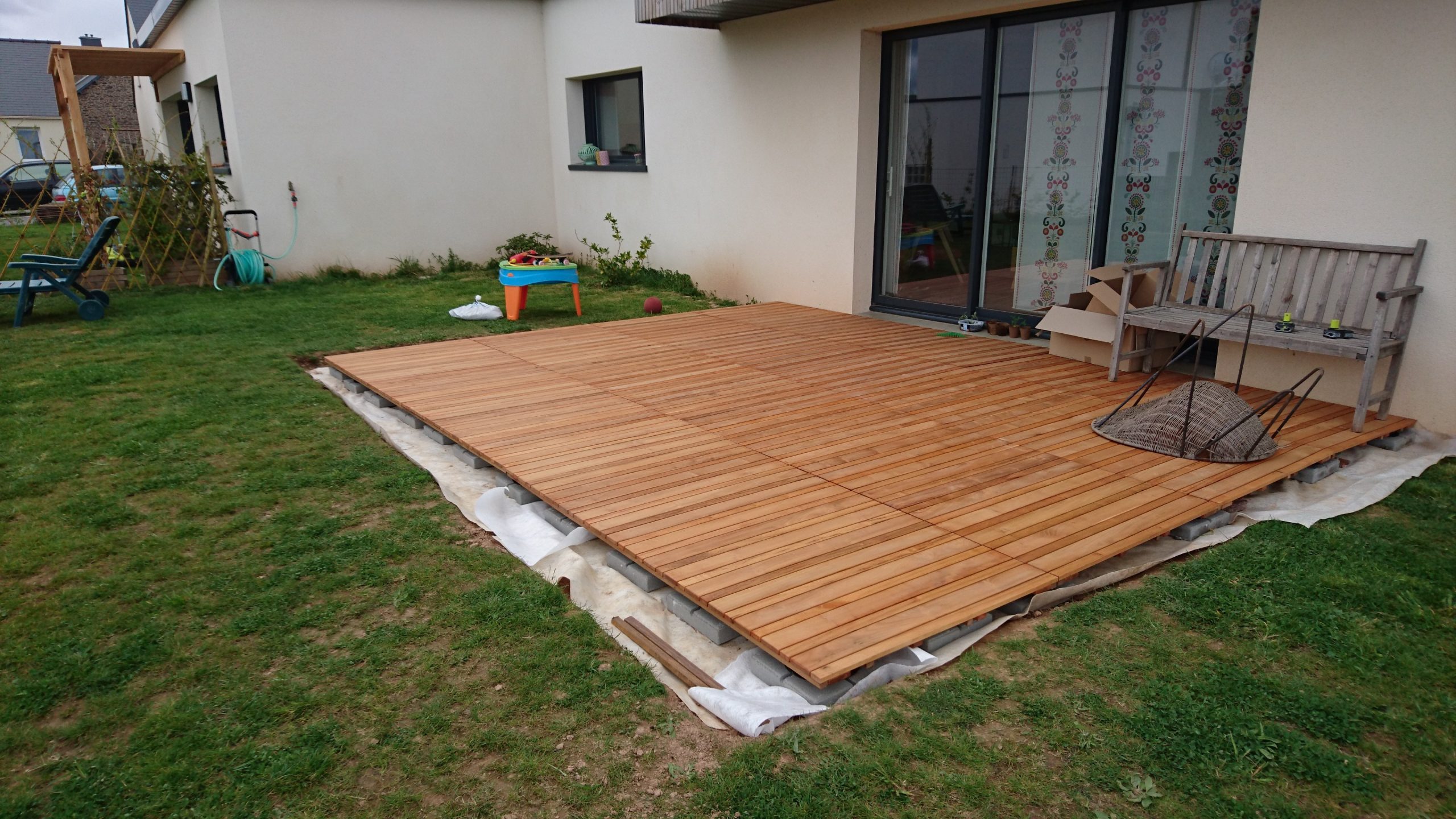 Construire Sa Terrasse Sur De La Terre Meuble - Construction ... encequiconcerne Dalle Terrasse Bois Pas Cher