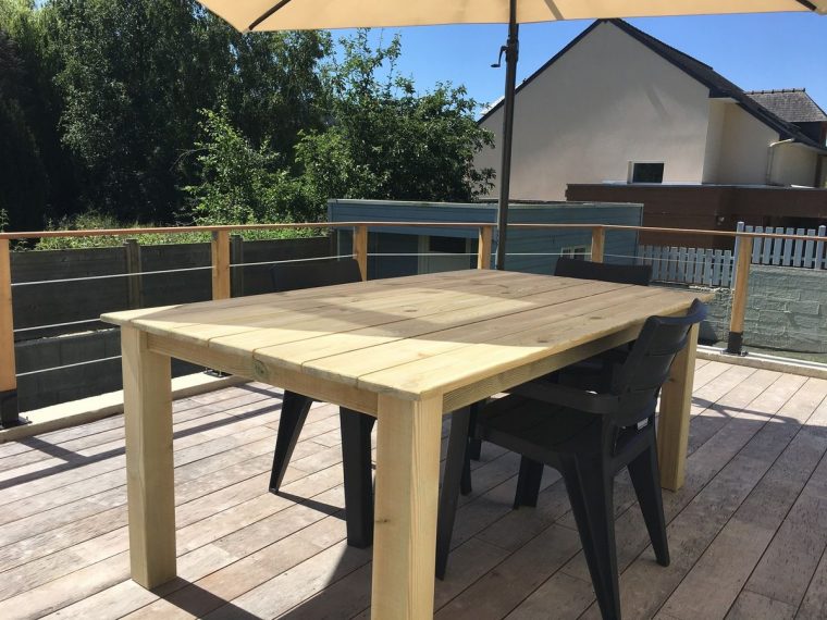 Construire Une Table Pour Votre Jardin - Bric'olive encequiconcerne Fabriquer Table De Jardin En Bois