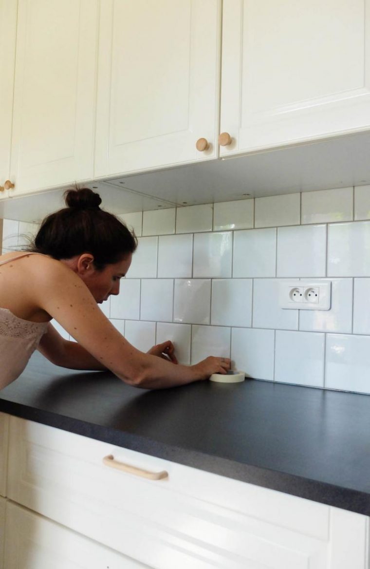 Cuisine : Comment Rénover Son Plan De Travail À Petit Prix ... concernant Recouvrir Un Plan De Travail Cuisine : Comment Rénover Son Plan De Travail À Petit Prix ... concernant Recouvrir Un Plan De Travail