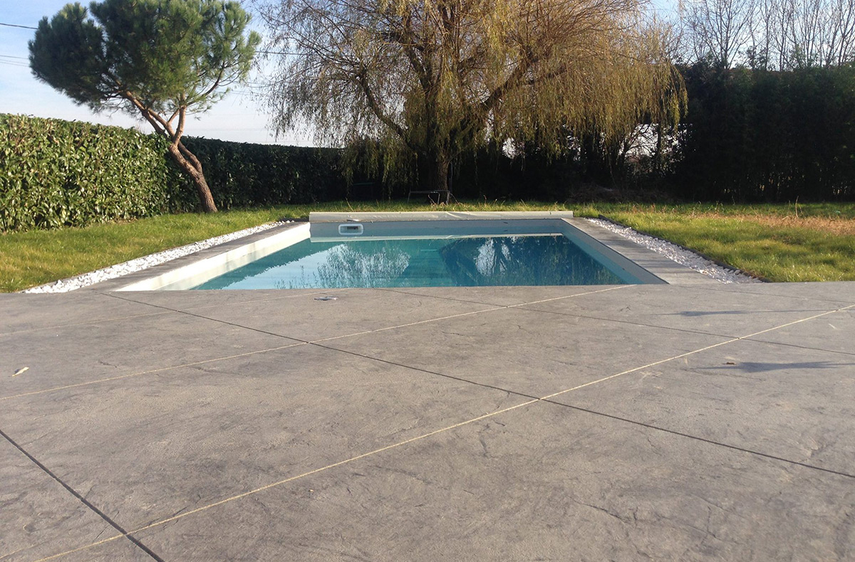 De Brignoles À Hyères, Le Béton Imprimé Habille Vos Sols Et ... dedans Plage Piscine Béton