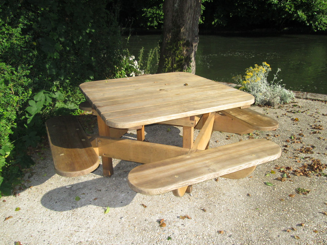 Fabrication De Table De Jardin En Bois, Barbezieux concernant Fabriquer Table De Jardin En Bois