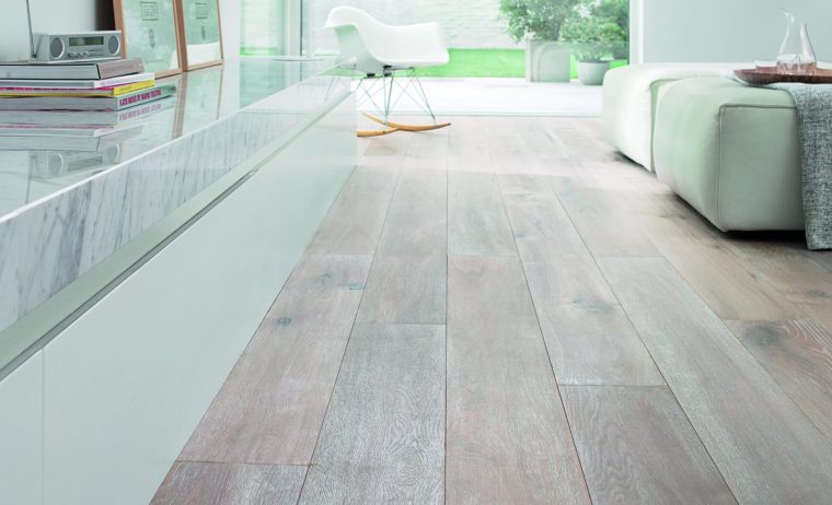 Le Parquet Vieilli Et Blanchi Investit La Déco : Saint Maclou destiné Parquet Vieilli Blanchi Le Parquet Vieilli Et Blanchi Investit La Déco : Saint Maclou destiné Parquet Vieilli Blanchi