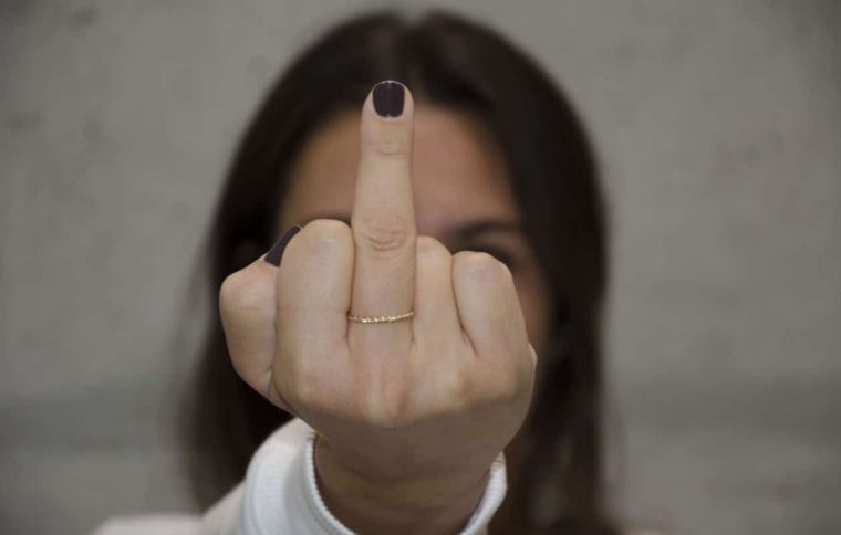 L'origine Et La Signification Du Doigt D'honneur Pourraient ... intérieur Doigt D'honneur L'origine Et La Signification Du Doigt D'honneur Pourraient ... intérieur Doigt D'honneur