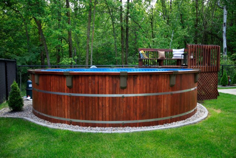 Piscine En Cèdre Hors Terre | Aménagement Piscine Hors Terre ... destiné Roche Autour Piscine Hors-Terre Piscine En Cèdre Hors Terre | Aménagement Piscine Hors Terre ... destiné Roche Autour Piscine Hors-Terre