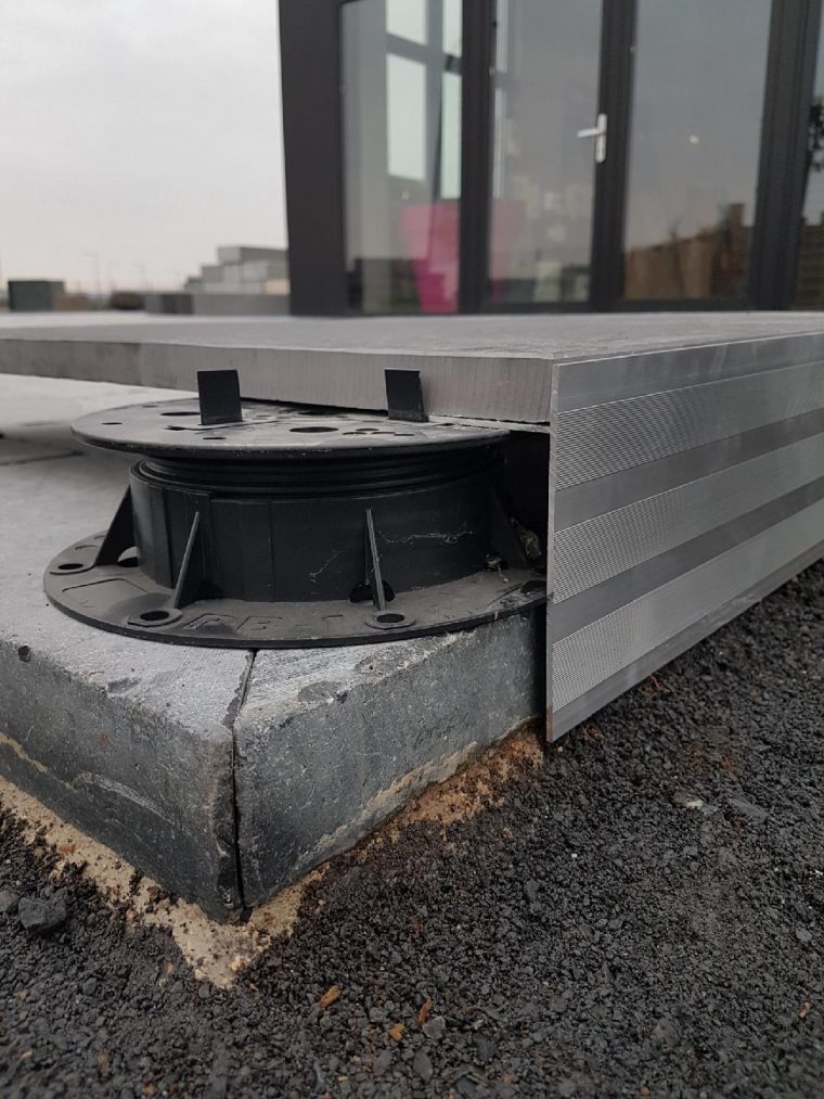 Profilé T12 Bordalu Aluminium à Finition Bordure Terrasse Sur Plot
