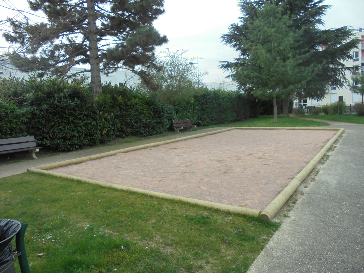 Réalisation D'un Terrain De Pétanque - Projardins concernant Paysagiste Pour L'amenagement D'un Terrain De Ptanque