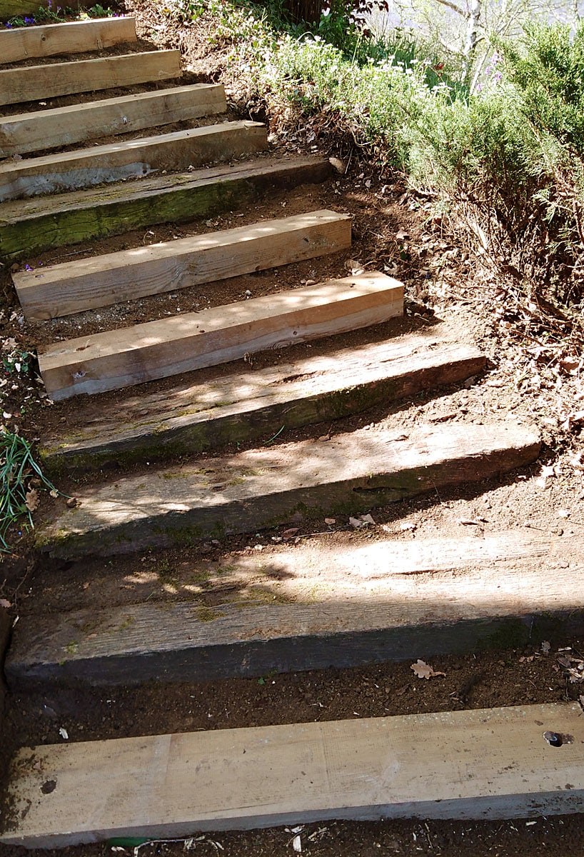 Rénover Un Escalier Extérieur En Bois, Simple Et Efficace tout Escalier Traverse Bois