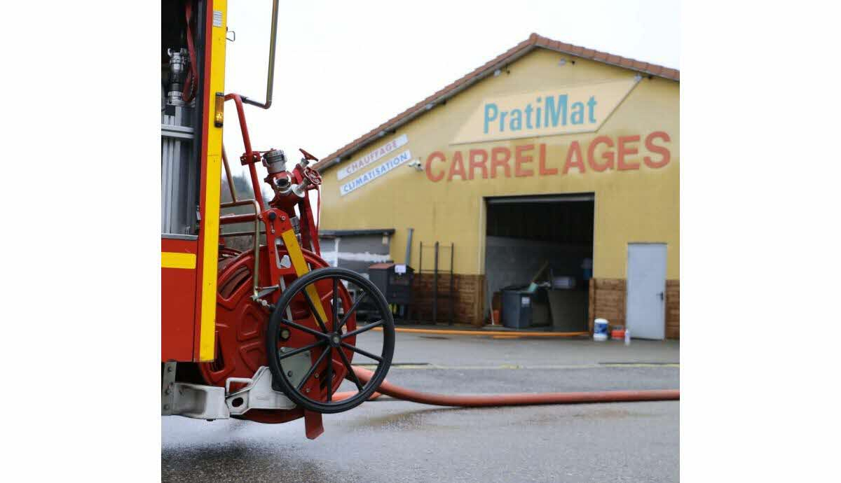 Saint-Chamond | Un Incendie Dans L'entrepôt De Pratimat À La ... destiné Pratimat Carrelage