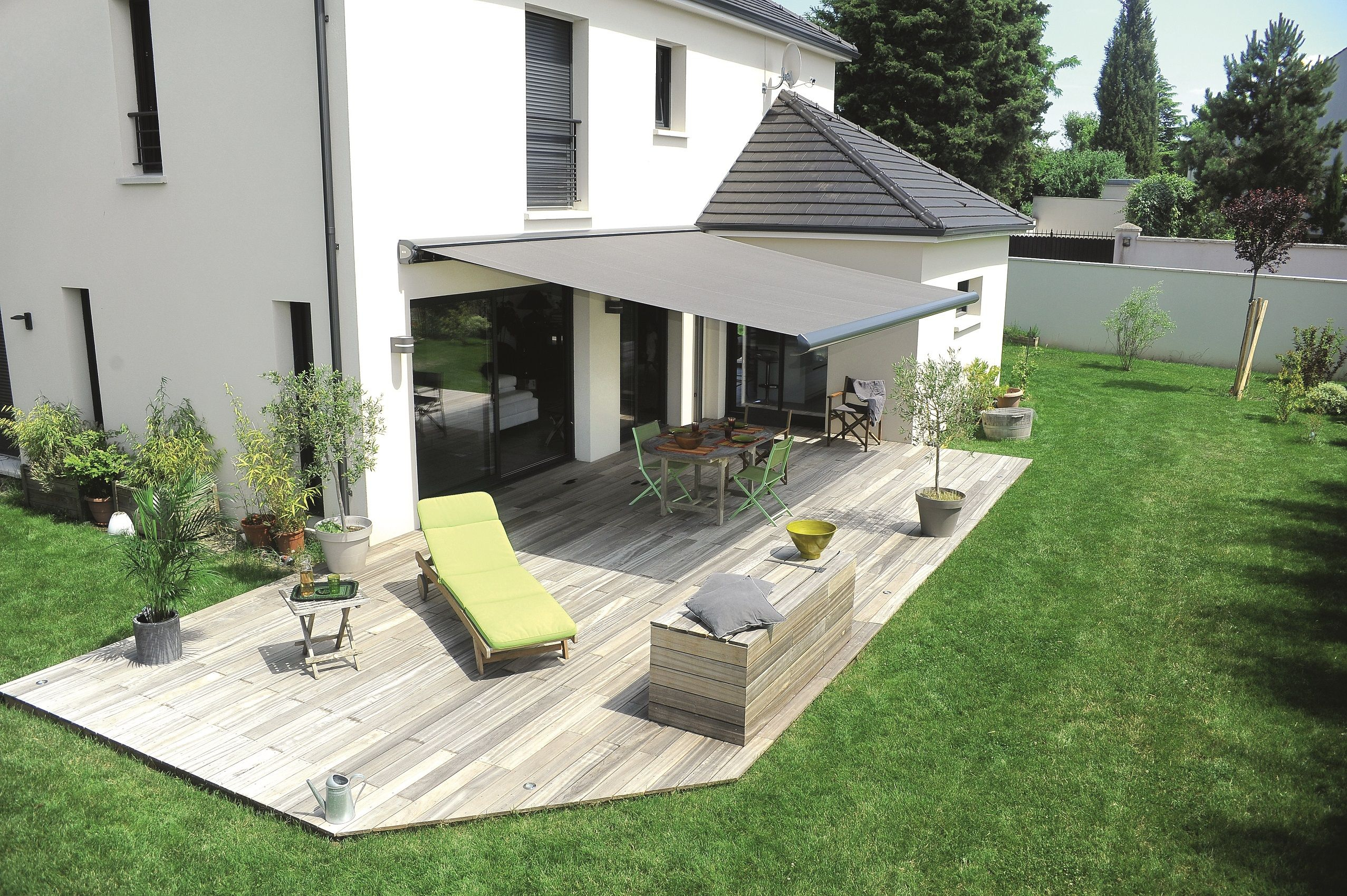 Storistesdefrance #store #terrasse #jardin #soleil ... pour Amenagement Terrasse Devant Maison