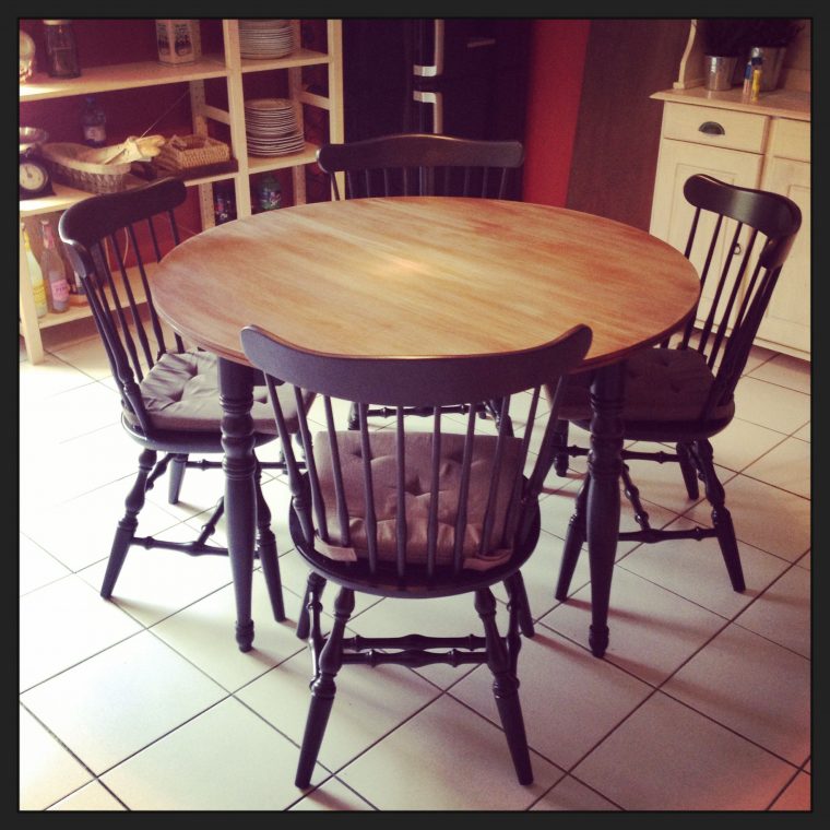 Table Et Chaises Western Rénovées #brocante #homemade ... concernant Chaise Western Avec Table