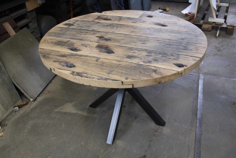 Table Ronde Catelyn En Plancher De Wagon | Plancher, Table ... intérieur Plans Table Ronde En Bois Exterieur