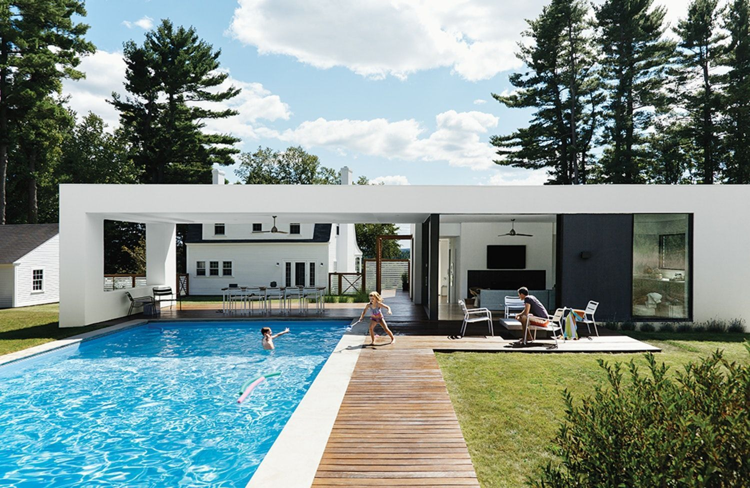 The 1,000-Square-Foot Modern Pool House That's Actually Just ... à Pool House Moderne En Kit