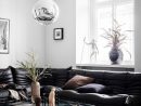 Un Canapé D'angle Au Design Iconique Dans Un Appartement ... concernant Canaps D Angle Decore