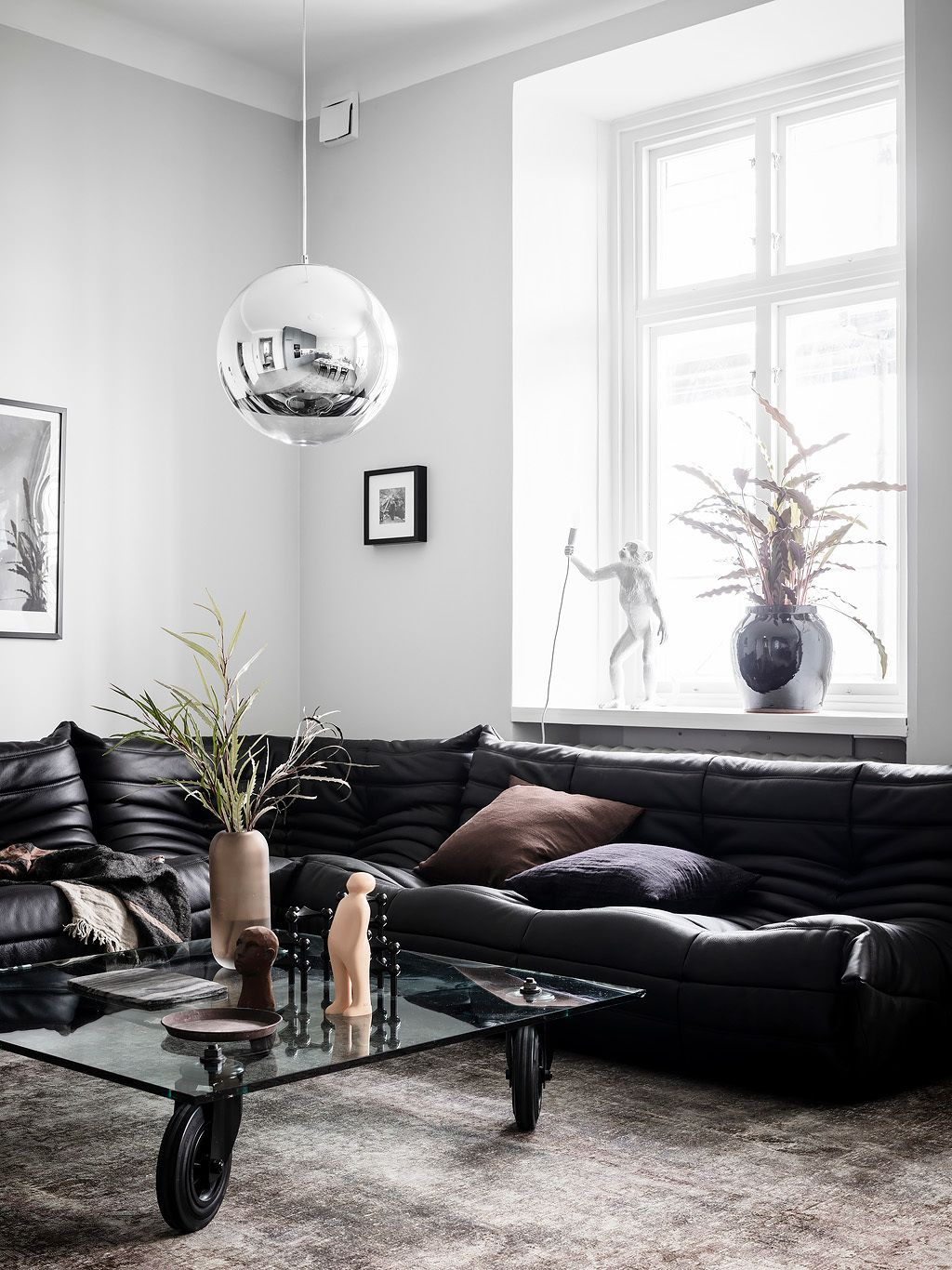 Un Canapé D'angle Au Design Iconique Dans Un Appartement ... concernant Canaps D Angle Decore