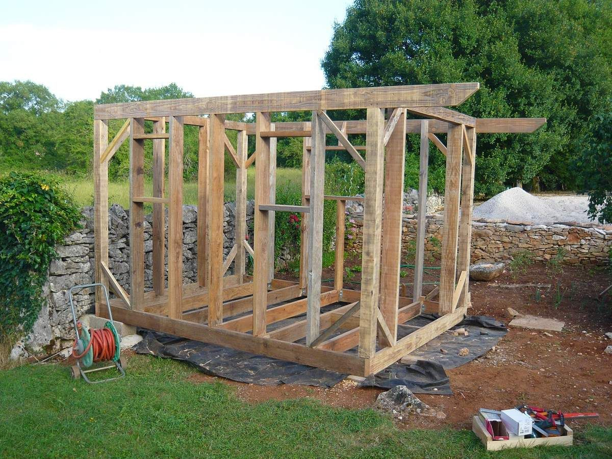 Abri De Jardin En Bois, Cabane De Jardin: La Construction ... destiné Construction Cabane De Jardin