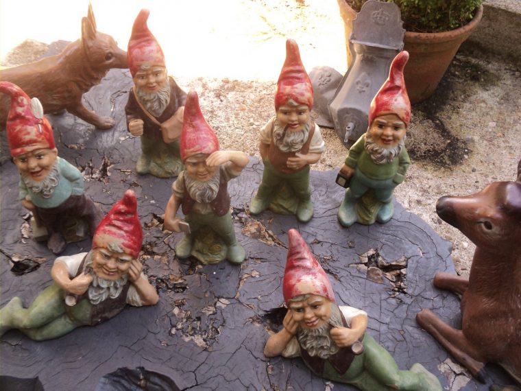 Anciens Nains De Jardin De Collection, Terre Cuite ... à Nain De Jardin En Terre Cuite