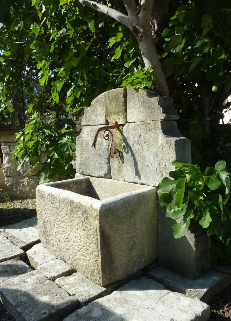 Atelierbidal : Fontaine Murale De Jardin Possédant Un ... intérieur Image Fontaine De Jardin