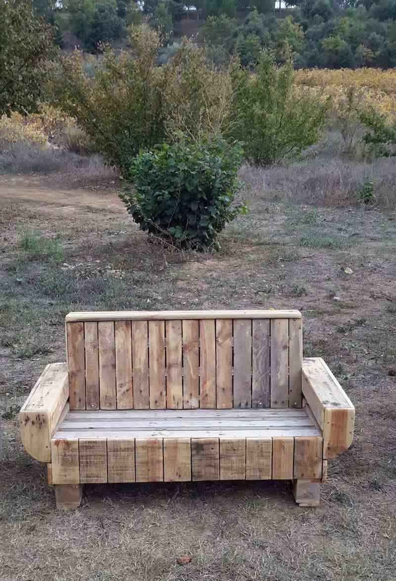 Banc En Palette Diy : Apprenez Comment Faire Un Banc En ... concernant Comment Fabriquer Un Banc De Jardin