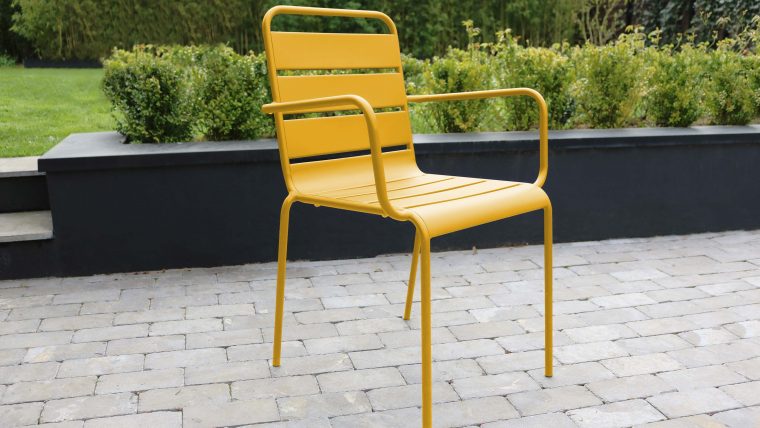 Chaise De Jardin En Métal : Les Différents Modèles - Oviala avec Chaise Jardin Colorée